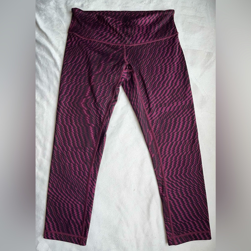 Lululemon Athletica Capri workout pants. Multi color, size M. EUC! Medium.